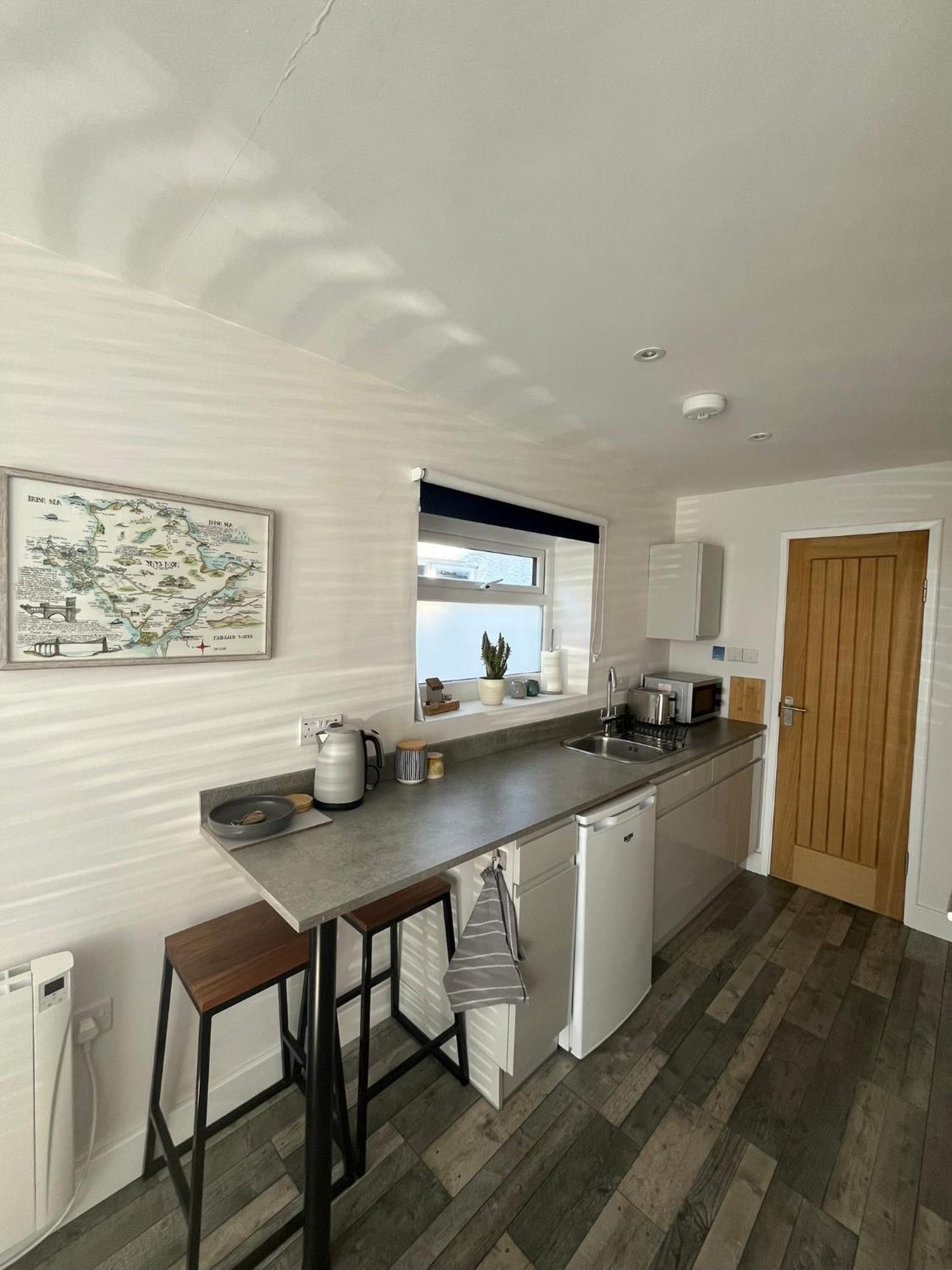 Entire Guest Suite In Four Mile Bridge, Rhoscolyn Valley Kültér fotó