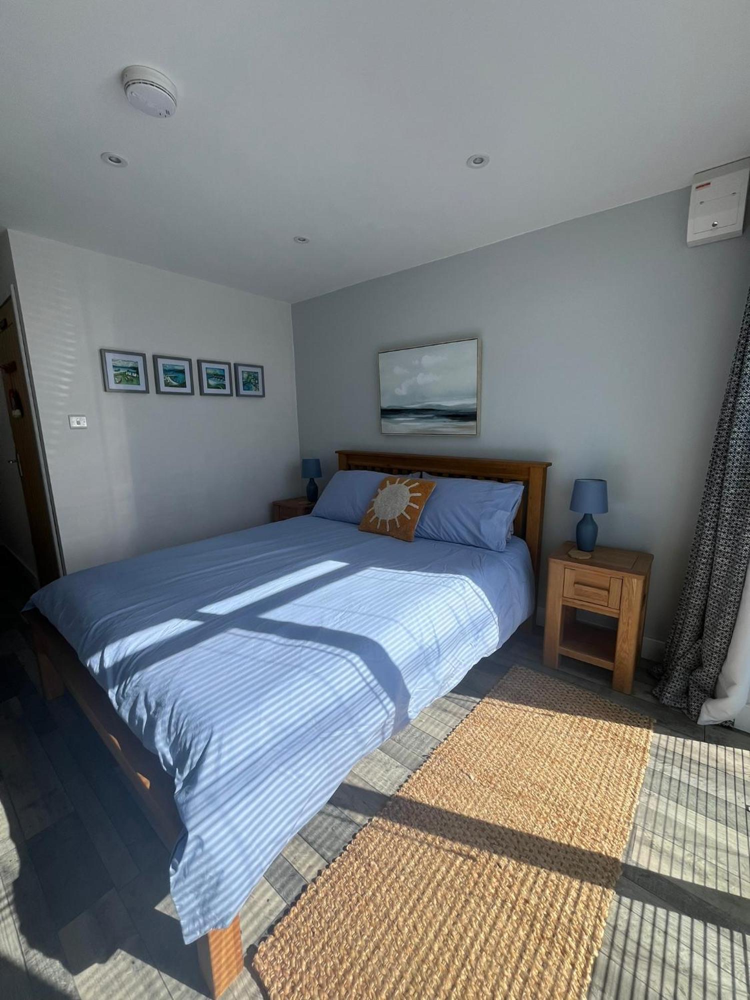 Entire Guest Suite In Four Mile Bridge, Rhoscolyn Valley Kültér fotó